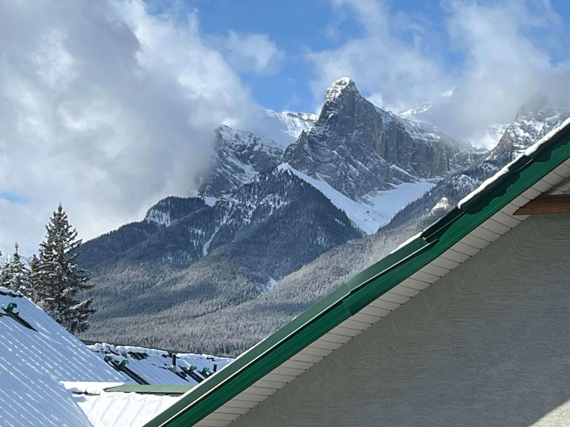 Banff Wood Lodge Canmore Exterior photo